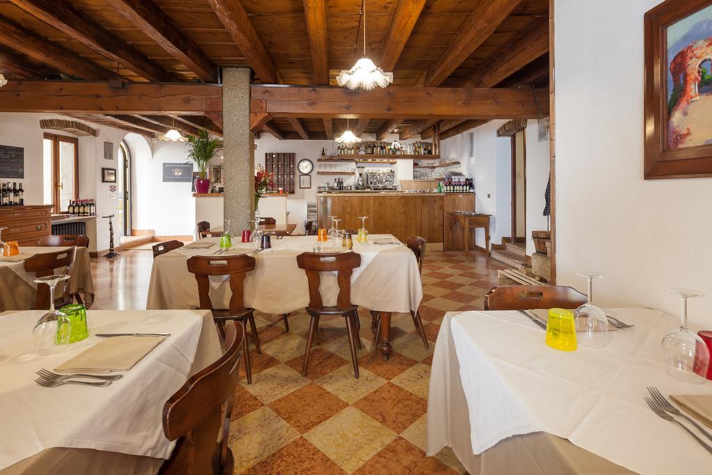 Locanda Al Centrale Caprino Veronese Exterior photo