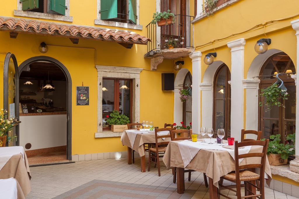 Locanda Al Centrale Caprino Veronese Exterior photo
